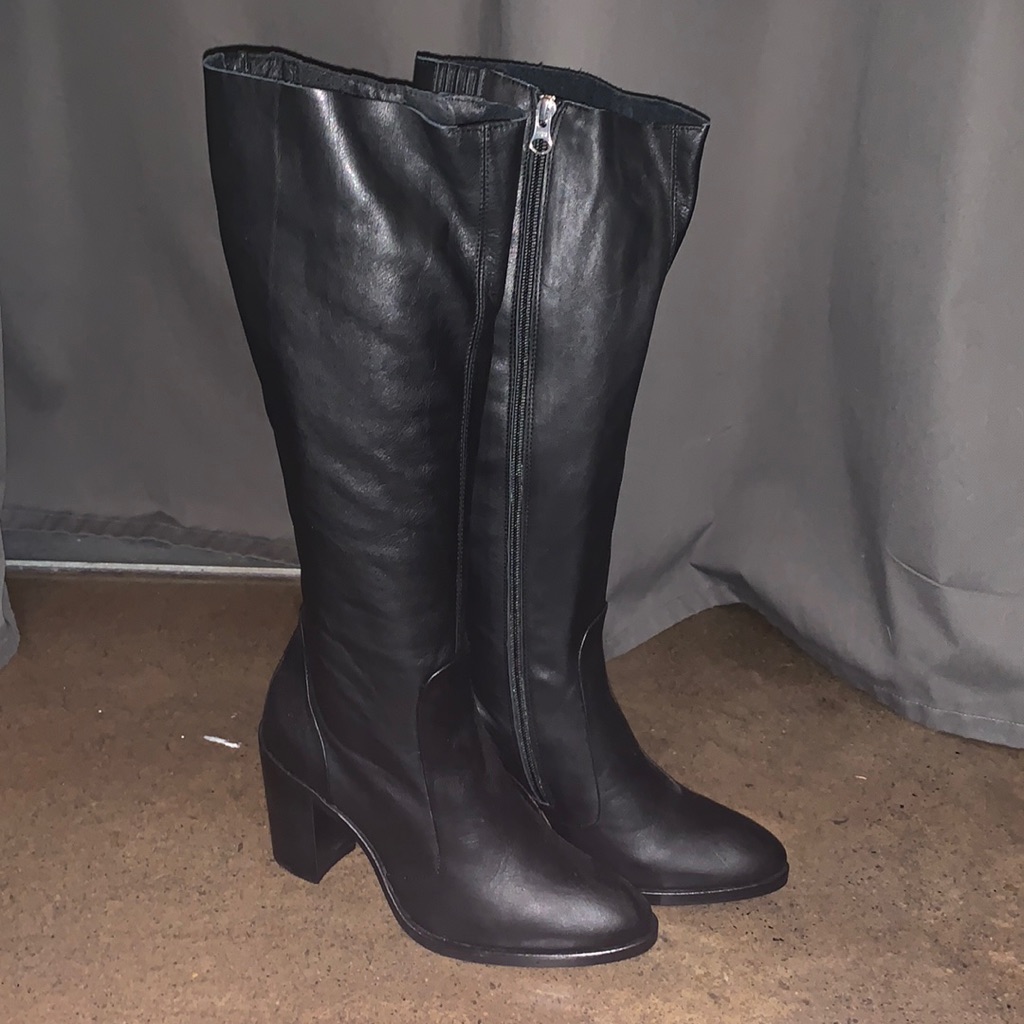 L’intervalle Heeled High Boot - Size 9